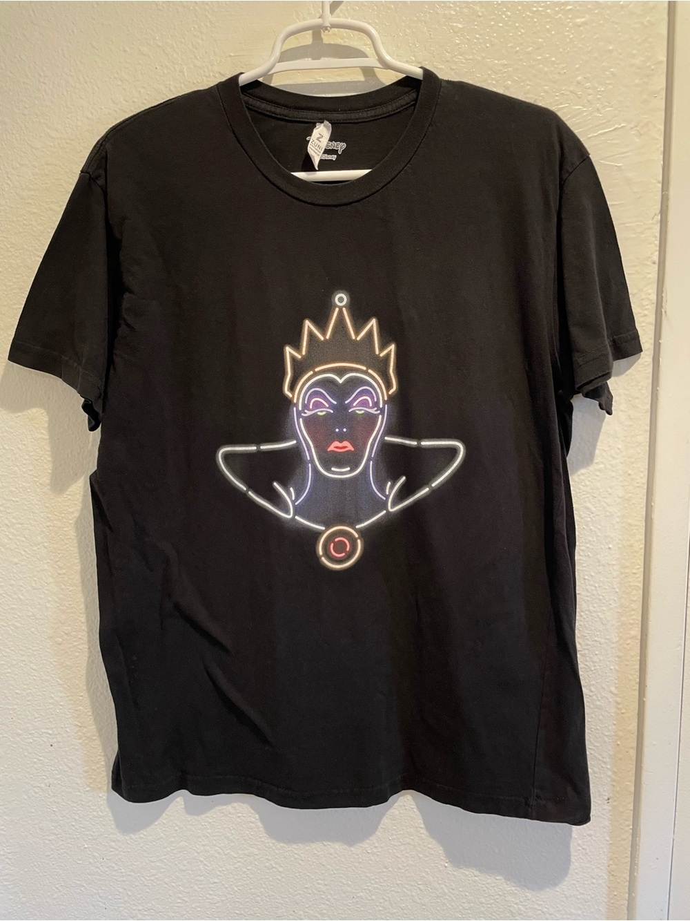 👑 Disney Evil Queen Neon Sign Graphic Tee • L